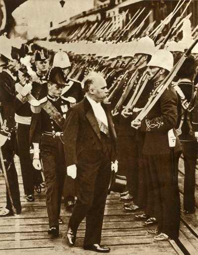 Fransa Cumhurbaşkanı Raymond Poincaré, Galler Prensi Edward ile Portsmouth'ta, Haziran 1913, 1935. by Unbekannt