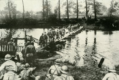 Bir Nehri Geçen Fransız Birlikleri, 1919. by Unbekannt