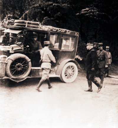 Fransız subaylar ve araç, c1914-c1918. by Unbekannt