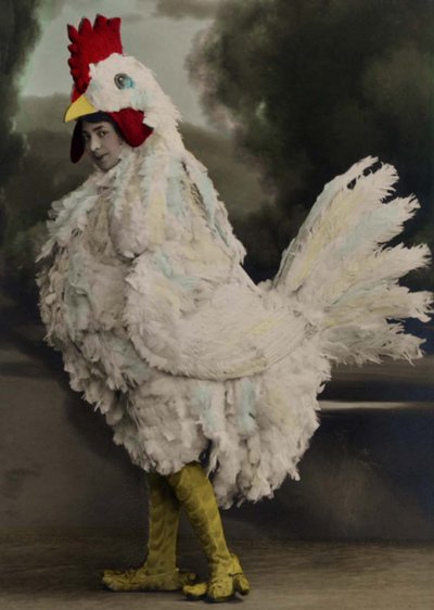 Fritzi Massary revüde Yaşasın! Hala hayattayız! Berlin Metropoltheater
