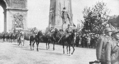 Zafer geçit töreni sırasında General Montuori ve İtalyan birlikleri, Paris, Fransa, 14 Temmuz 1919 by Unbekannt