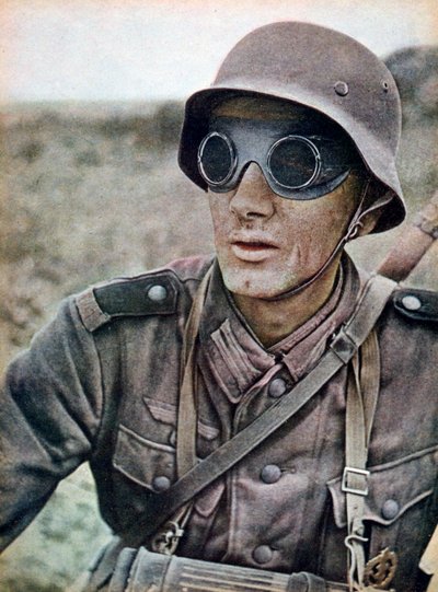 Alman motosikletli asker doğuya doğru ilerliyor, Rusya, 1942 by Unbekannt
