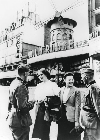 Alman askerleri, Moulin Rouge