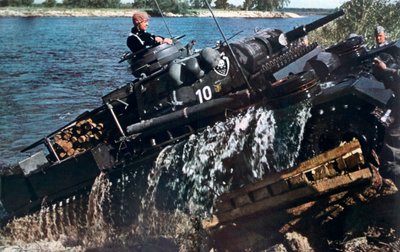 Bir nehri geçen Alman tankı, Rusya, 1941 by Unbekannt