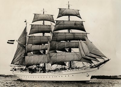 Gorch Fock, 1933 tam yelken altında ilk kez by Unbekannt