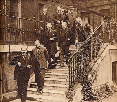 Krizdeki Hükümet, Kral V. George tarafından talep edildiği gibi bir Ulusal Kabine oluşturuyor, 1931, 1938 by Unbekannt