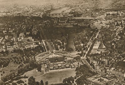Westminster Sularının Yanındaki Yeşil Ormanlar: Çift Kanatlı Kanadı Altındaki Hyde Malikanesi