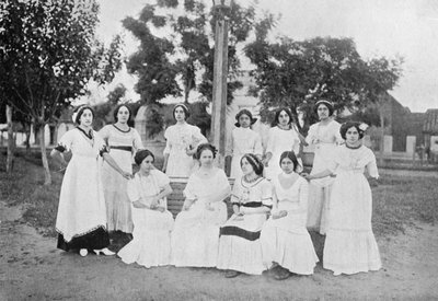 Paraguaylı kadınlar grubu, Carapegua, Paraguay, 1911 by Unbekannt