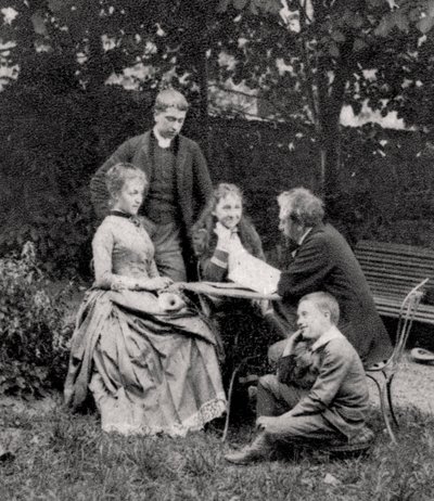 Gustave Eiffel, Fransız mühendis, ailesiyle birlikte, 1882 by Unbekannt