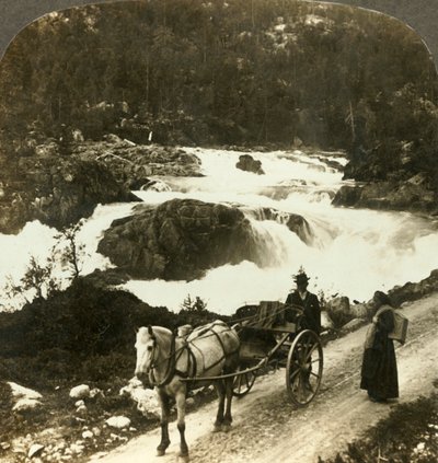 Köpüklü Küçük Rjukan Şelaleleri