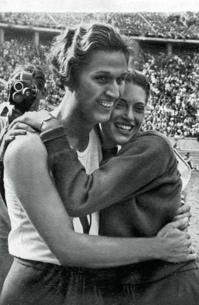 Helen Stephens ve Alice Arden, Amerikalı atletler, Berlin Olimpiyatları, 1936 by Unbekannt