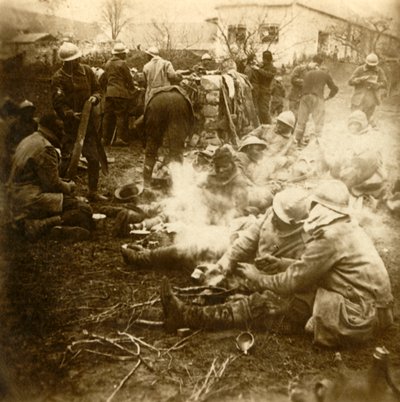 Piyadeler derme çatma mutfakta, Cussy çiftliği, Craonne, kuzey Fransa, c1914-c1918 by Unbekannt