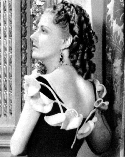 Irene Dunne, Amerikalı sinema oyuncusu ve şarkıcı, 1934-1935 by Unbekannt