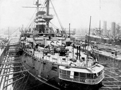 Japon savaş gemisi Mikasa, Portsmouth rıhtımında, İngiltere, 1904 by Unbekannt