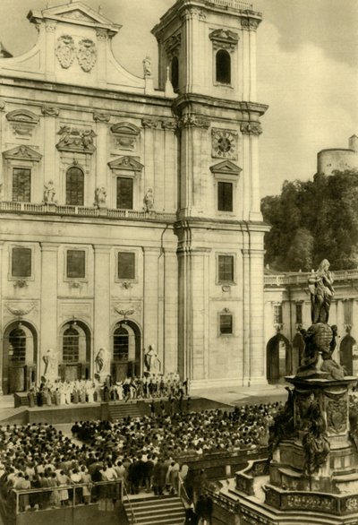 Herkes Salzburg Katedrali önünde performans sergiledi, Salzburg, Avusturya, c1935. by Unbekannt