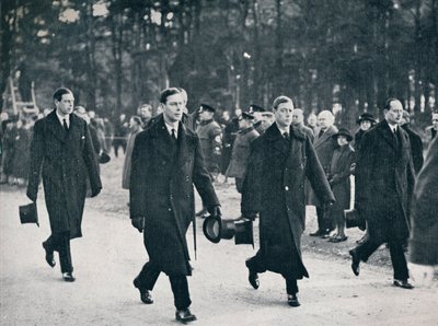 Kral Edward VIII ve üç erkek kardeşi, silah arabasını takip ediyor, 1936 by Unbekannt