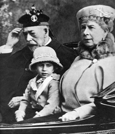 Kral George V ve Kraliçe Mary, Prenses Margaret kiliseye giderken, Balmoral, 1930
