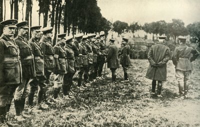 Kral George V, cephe hattındaki müttefik kuvvetleri ziyaret ediyor, Birinci Dünya Savaşı, 1915, c1920. by Unbekannt