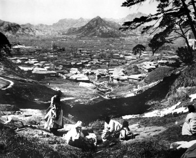 Bir yamaçta Koreli kadınlar, Seul, Kore, 1900 by Unbekannt
