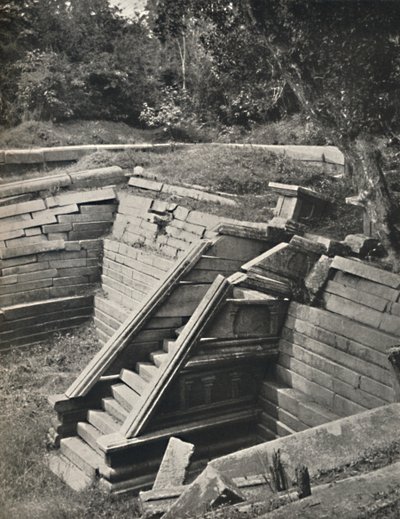 Kuttam Pokuna Die zwei Badeteich Anuradhapura, 1926 by Unbekannt
