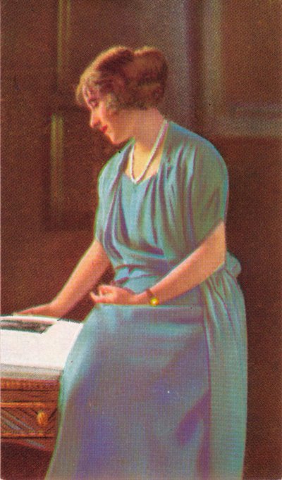 Leydi Elizabeth Bowes-Lyons 1900-2002 by Unbekannt