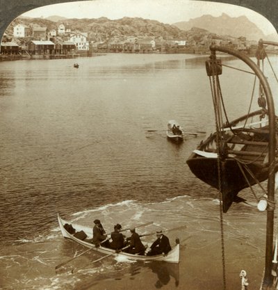 Arktik ülkesindeki bir vapurdan iniş, Svolvaer, Lofoten Adaları, K. Norveç, c1905. by Unbekannt