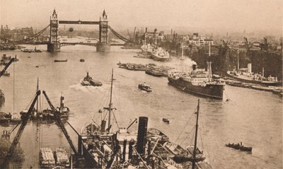 Londra - Tower Bridge ve Havuz, c1910 by Unbekannt