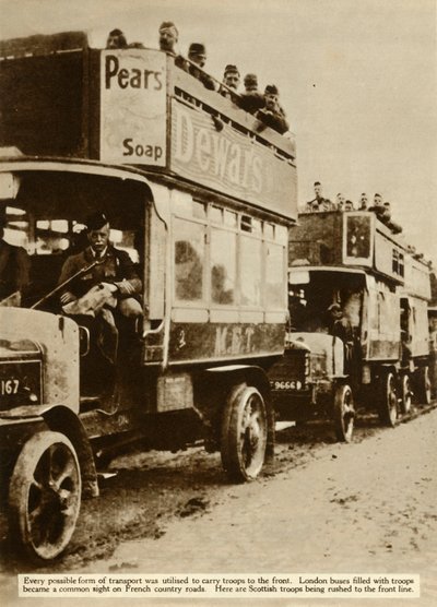 İskoç birliklerini cepheye götüren Londra otobüsleri, Birinci Dünya Savaşı, 1914, 1935. by Unbekannt