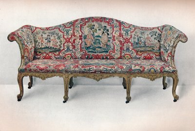Uzun Döşemeli Kanepe: Serpantin Şekilli, Oymalı ve Yaldızlı, c1750 by Unbekannt