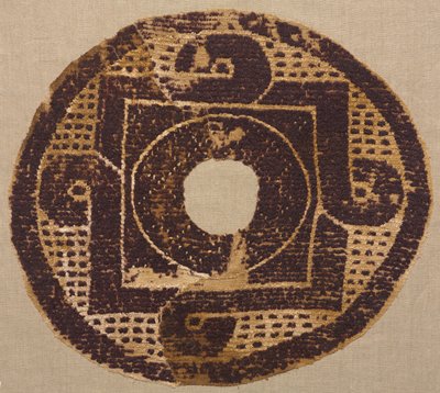 Bir Battaniyeden veya Örtüden Halkalı Yuvarlak, 300