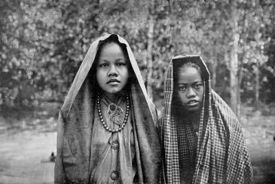 Malay kızlar, Sumatra, Endonezya by Unbekannt