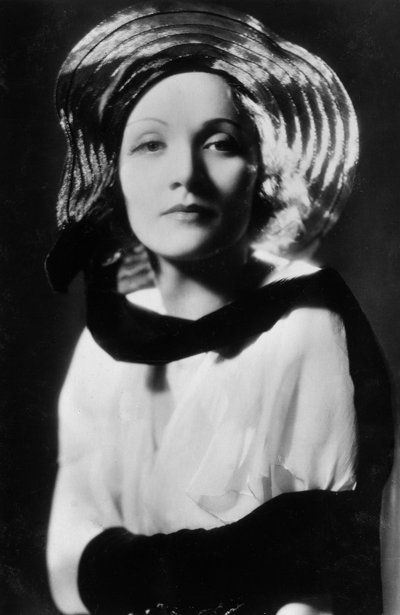 Marlene Dietrich 1901-1992, Almanya doğumlu Amerikalı aktris, şarkıcı ve şovmen, 20. yüzyıl by Unbekannt