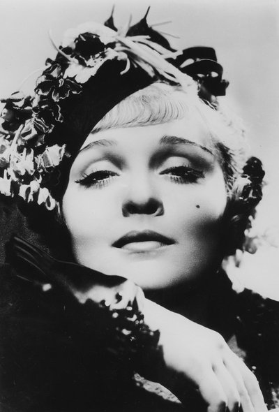 Marlene Dietrich 1901-1992, Almanya doğumlu Amerikalı aktris, şarkıcı ve şovmen, 20. yüzyıl by Unbekannt