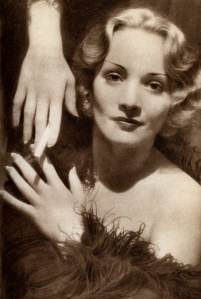 Marlene Dietrich, Alman-Amerikalı aktris, 1933 by Unbekannt