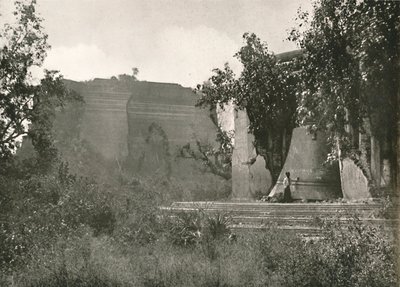 Meingoon Pagoda ve Büyük Çan, 1900. by Unbekannt