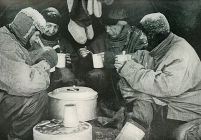 Kampta Yemek Yiyen Kutup Partisi Üyeleri, c1911, 1913 by Unbekannt