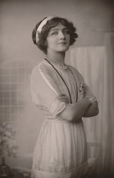 Bayan Lily Elsie, 1886-1962, Dolar Prensesindeki Alice rolünde., c1930. by Unbekannt