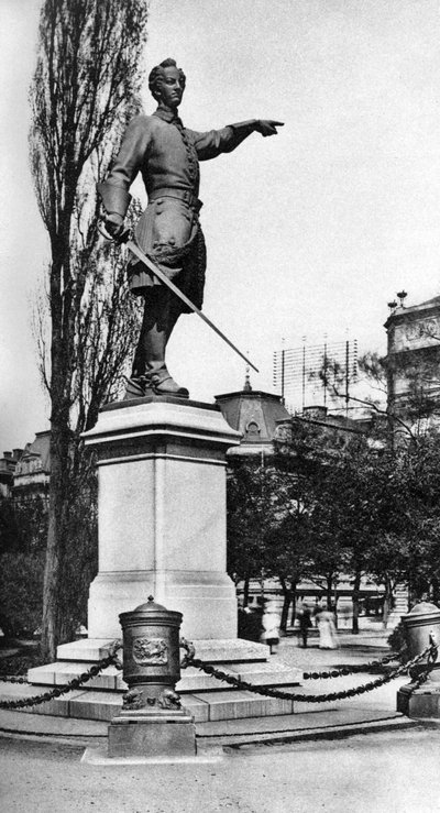 Charles XII Anıtı, Kraliyet Opera Binası