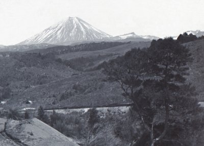 Ngauruhoe Dağı, 19. yüzyılın sonları ile 20. yüzyılın başlarında. by Unbekannt