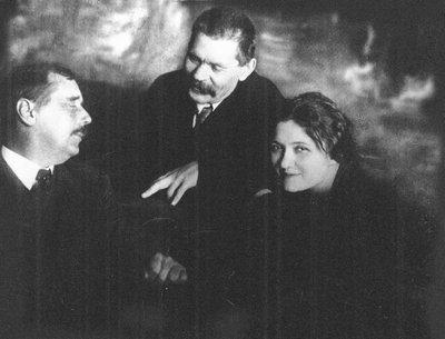 Moura Budberg, Herbert George Wells ve Maxim Gorky ile Petrograd