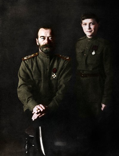 Nicholas II, Rusya Çarı ve oğlu Alexei, askeri üniformalı, 1915 by Unbekannt