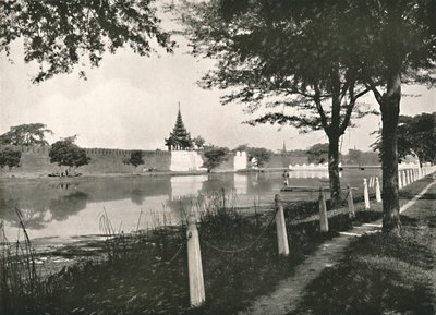 Kuzey Hendeği ve Duvarı, Mandalay, 1900. by Unbekannt
