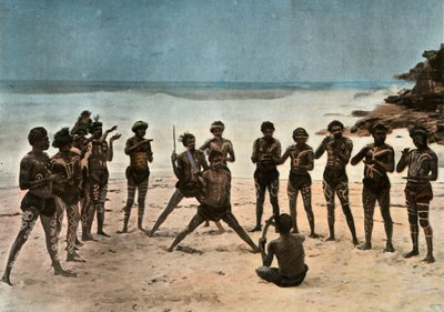 Yeni Gine. Barioles Papualarının Dansı, Papua Yeni Gine. Kabile Papua Dansı, 1900. by Unbekannt