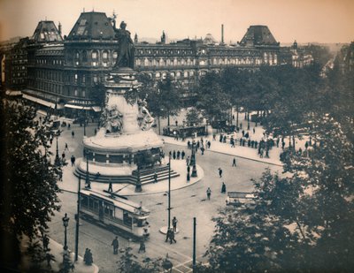 Paris. - Cumhuriyet Meydanı. -LL, c1910. by Unbekannt