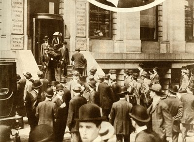 Titanik haberini bekleyenler... New York, ABD, Nisan 1912, 1935. by Unbekannt
