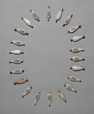 Petal Şeklinde Boncuklar, c. 1391-1353 M.Ö. by Unbekannt