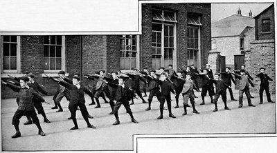 Bir Londra okulunda fiziksel tatbikat, c1900 1901 by Unbekannt