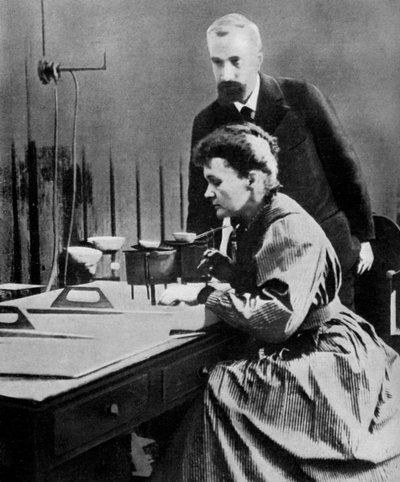 Pierre ve Marie Curie laboratuvarlarında, 1898 1951 by Unbekannt