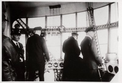 Pilot bölmesi, Zeppelin LZ 127 Graf Zeppelin, 1933 by Unbekannt