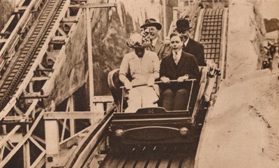 Prens George ve Prenses Mary, Earls Court Sergisinin açılışında, Londra, 1913 1935. by Unbekannt